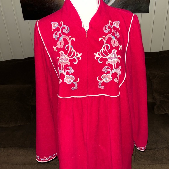Vanity Fair • Vintage • 1970’s • Large • Burgundy • Floral • Embroidery • Robe - Picture 12 of 13
